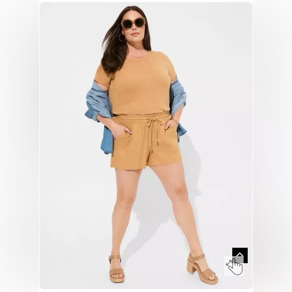 Torrid NWT 5 Inch Pull-On Stretch Linen Mid-Rise Short Biscuit Size 1